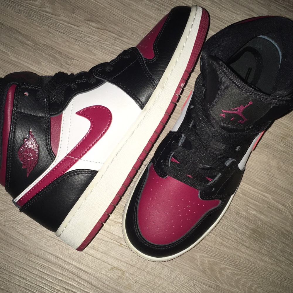 Women’s Maroon Jordan 1s